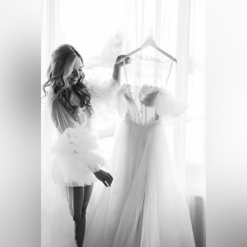 VOIR Victoria Robe - Picture 3 of 14